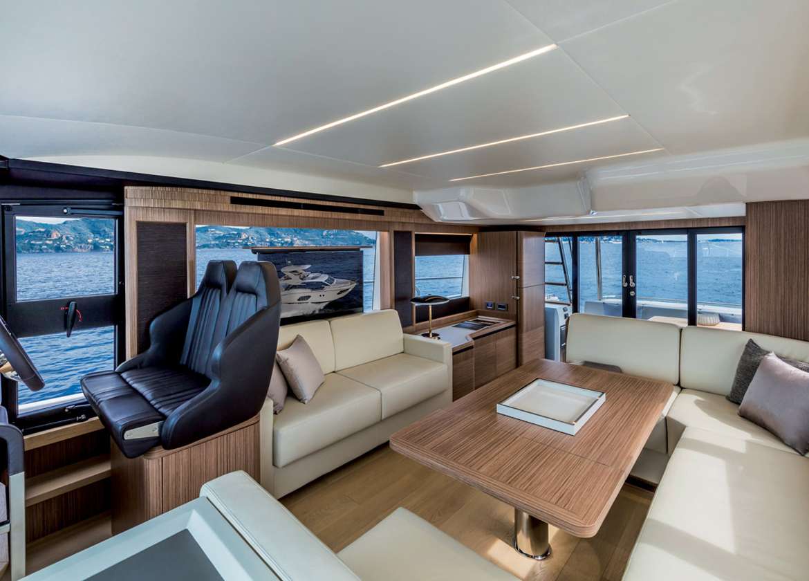 Salon Motoryacht absolute 52 fly ht 2019 Mallorca