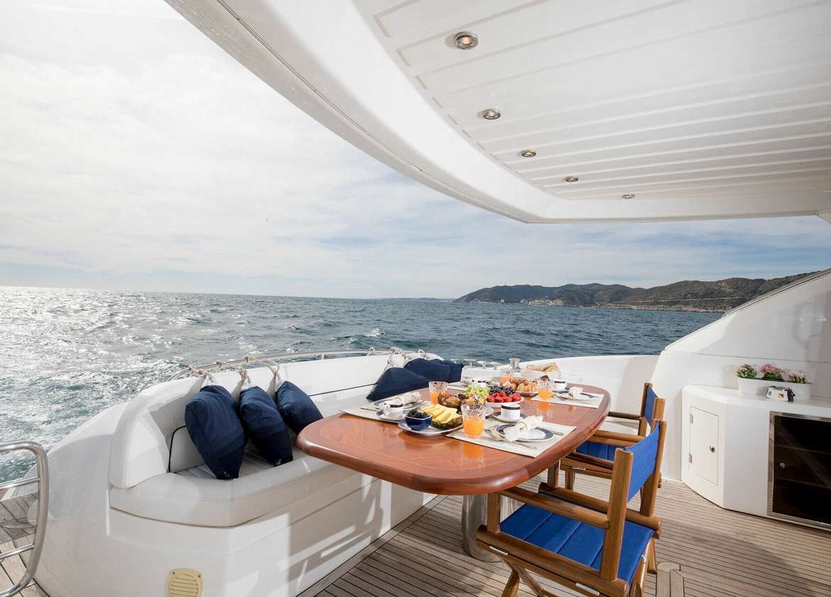 Afterdeck Motoryacht sunseeker manhattan 66 mediterrani