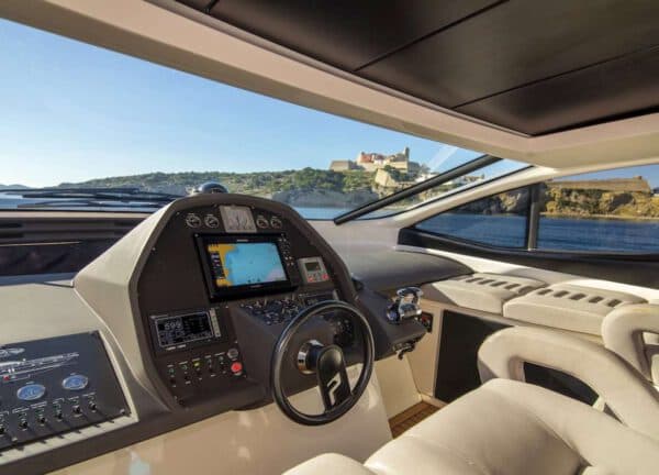  Brücke Motoryacht charter pershing 62 ibiza