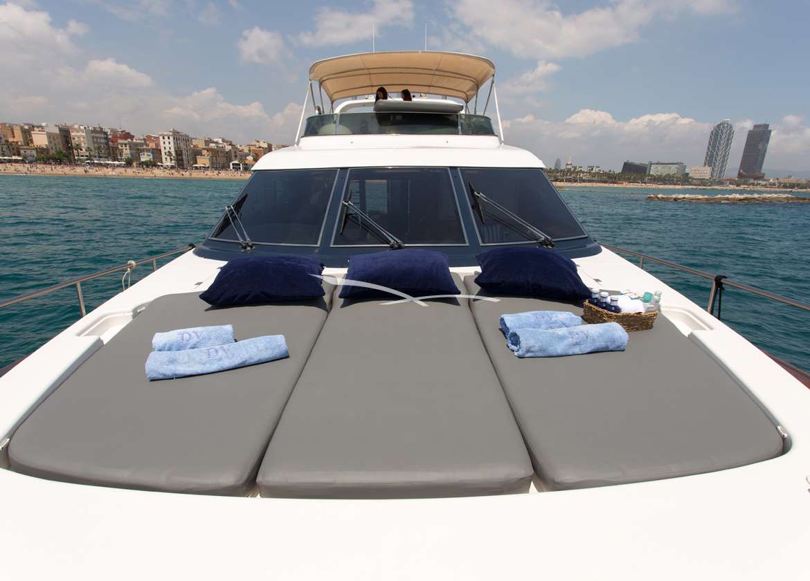 Sonnenbetten Motoryacht charter astondoa 72 ibiza