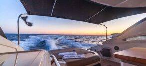 Oberdeck Sitzgruppe Motoryacht charter atlantis 58 inception