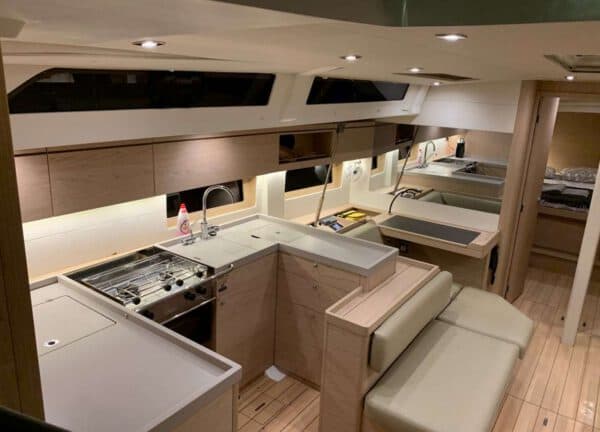 Küche Segelyacht charter oceanis 51 1 Mallorca