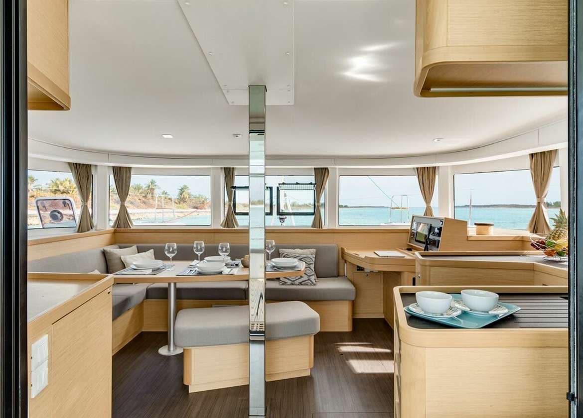 Lounge Katamaran lagoon 42 bareboat charter Mallorca