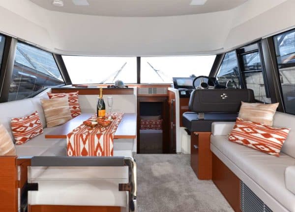 Lounge Motoryacht prestige 420 fly Mallorca