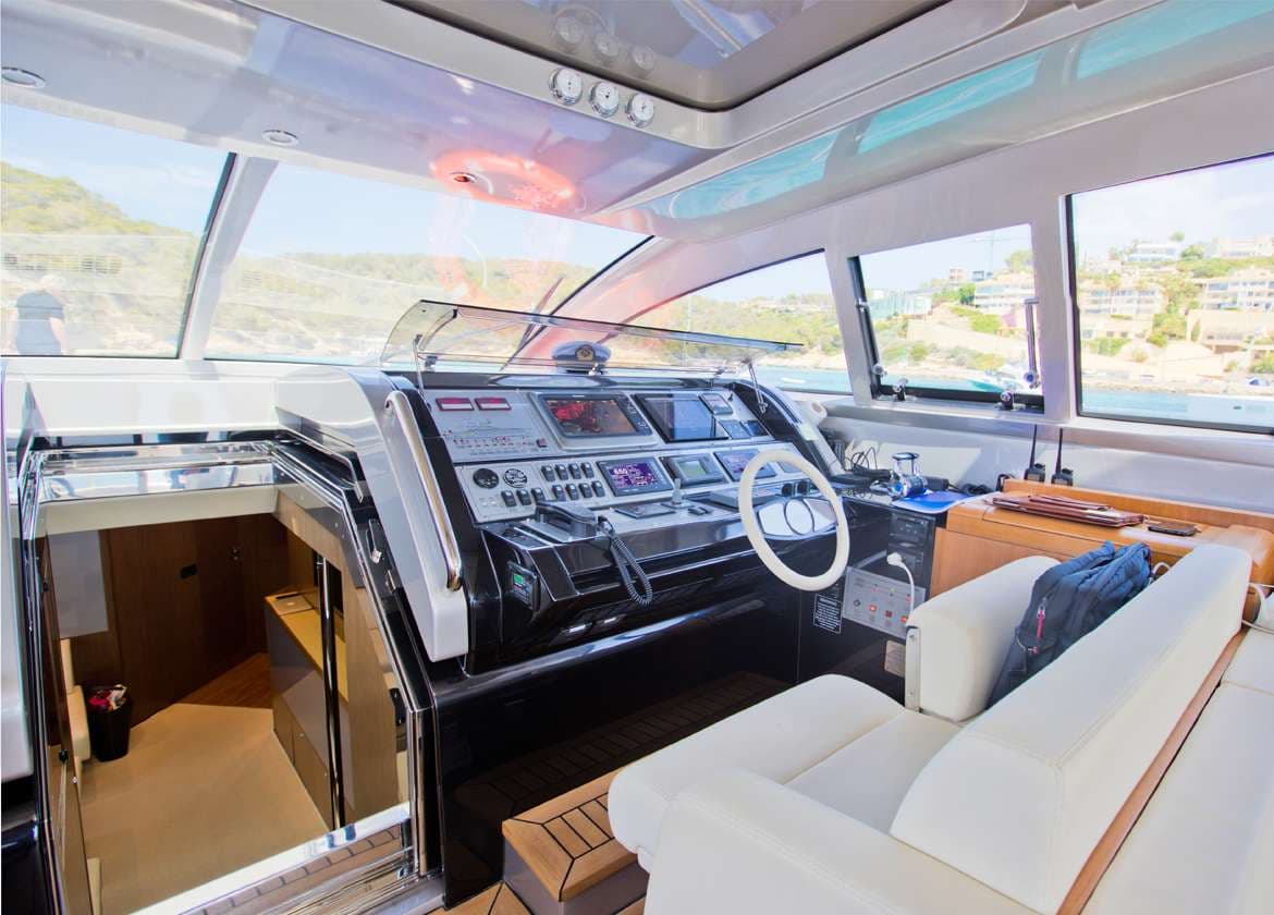 cockpit Motoryacht riva 68 ego pendragon