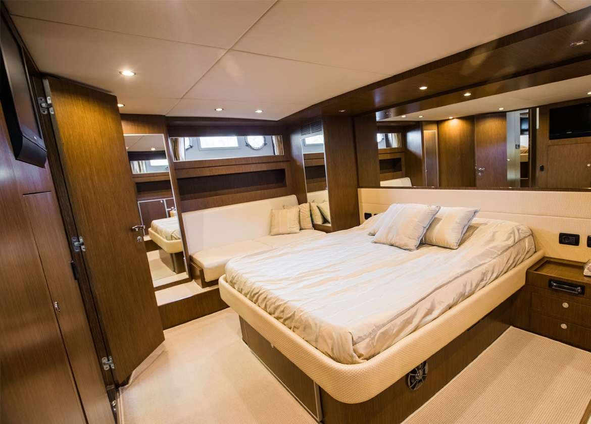 VIP Kabine Motoryacht riva 68 ego pendragon charter Mallorca