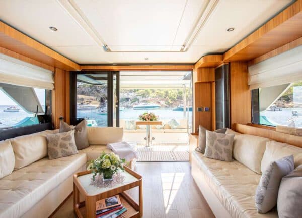 Lounge navetta 58 maybe5 Motoryacht