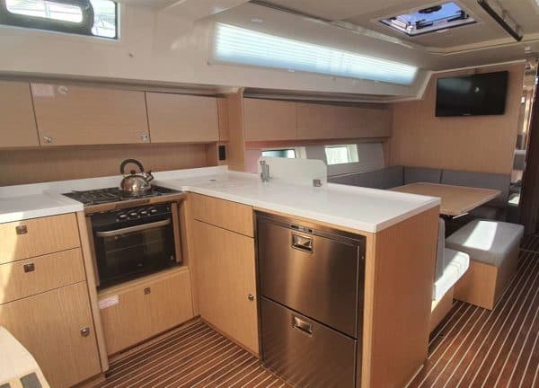 Küche Segelyacht bavaria c45 style Mallorca