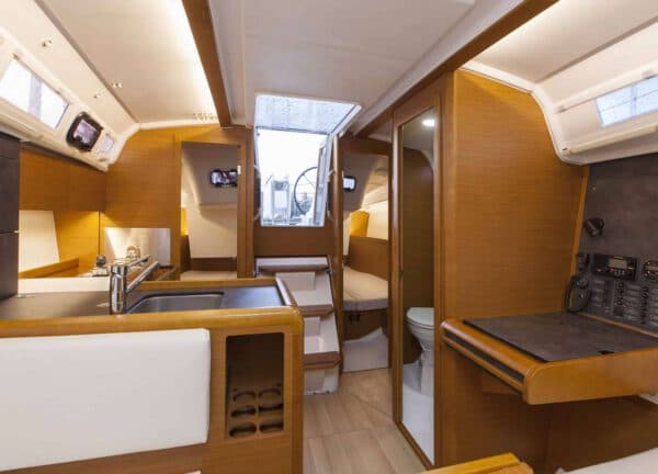 Lounge Segelyacht sun odyssey 349 2019 Mallorca charter