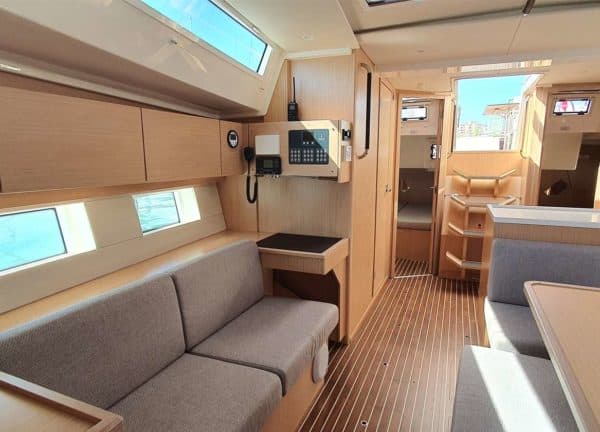 Salon Segelyacht bavaria c45 style Mallorca