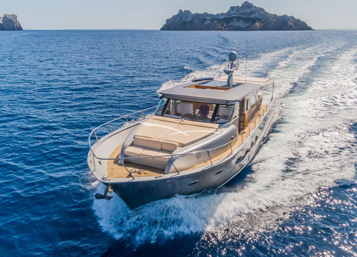 Motoryacht charter ibiza lobster 62 dhamma