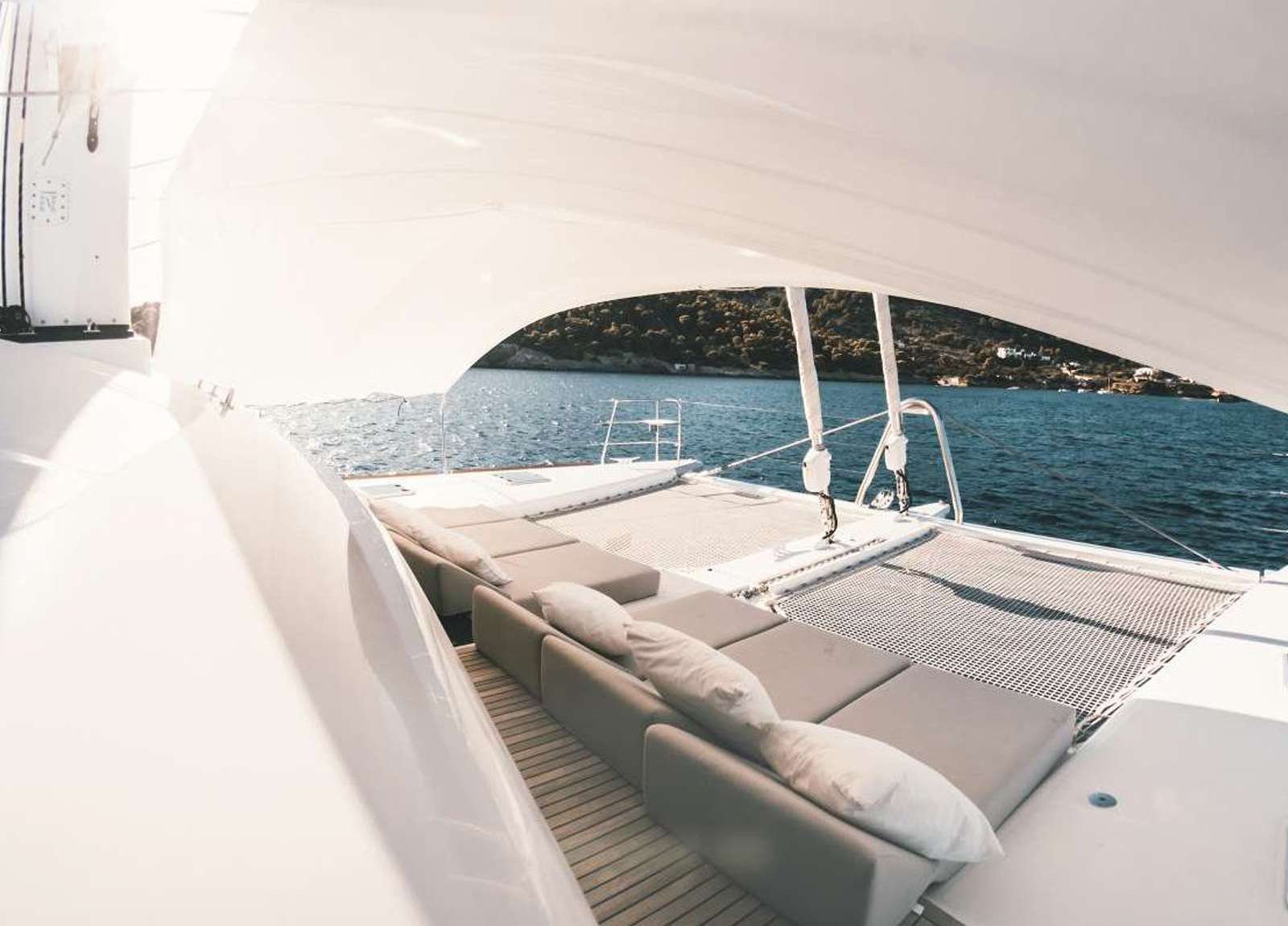 Sonnenbetten Luxusyacht Katamaran lagoon 620 balearics