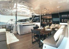 Oberdeck Luxusyacht Katamaran lagoon 620 Balearen