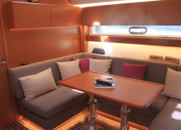 Lounge Motoryacht bavaria 450 sport chater