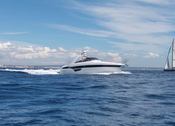 Motoryacht bavaria 450 sport chater