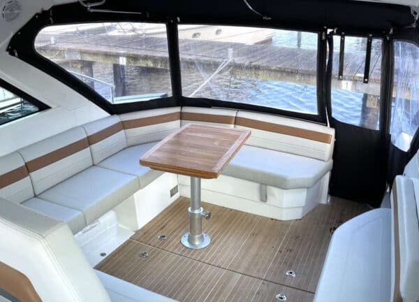 Oberdeck Motoryacht beneteau gran turismo 40 (1)